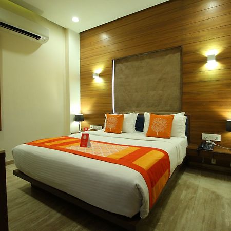 Oyo 8992 Hotel Kyra Ахмедабад Екстериор снимка
