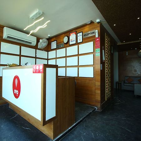 Oyo 8992 Hotel Kyra Ахмедабад Екстериор снимка