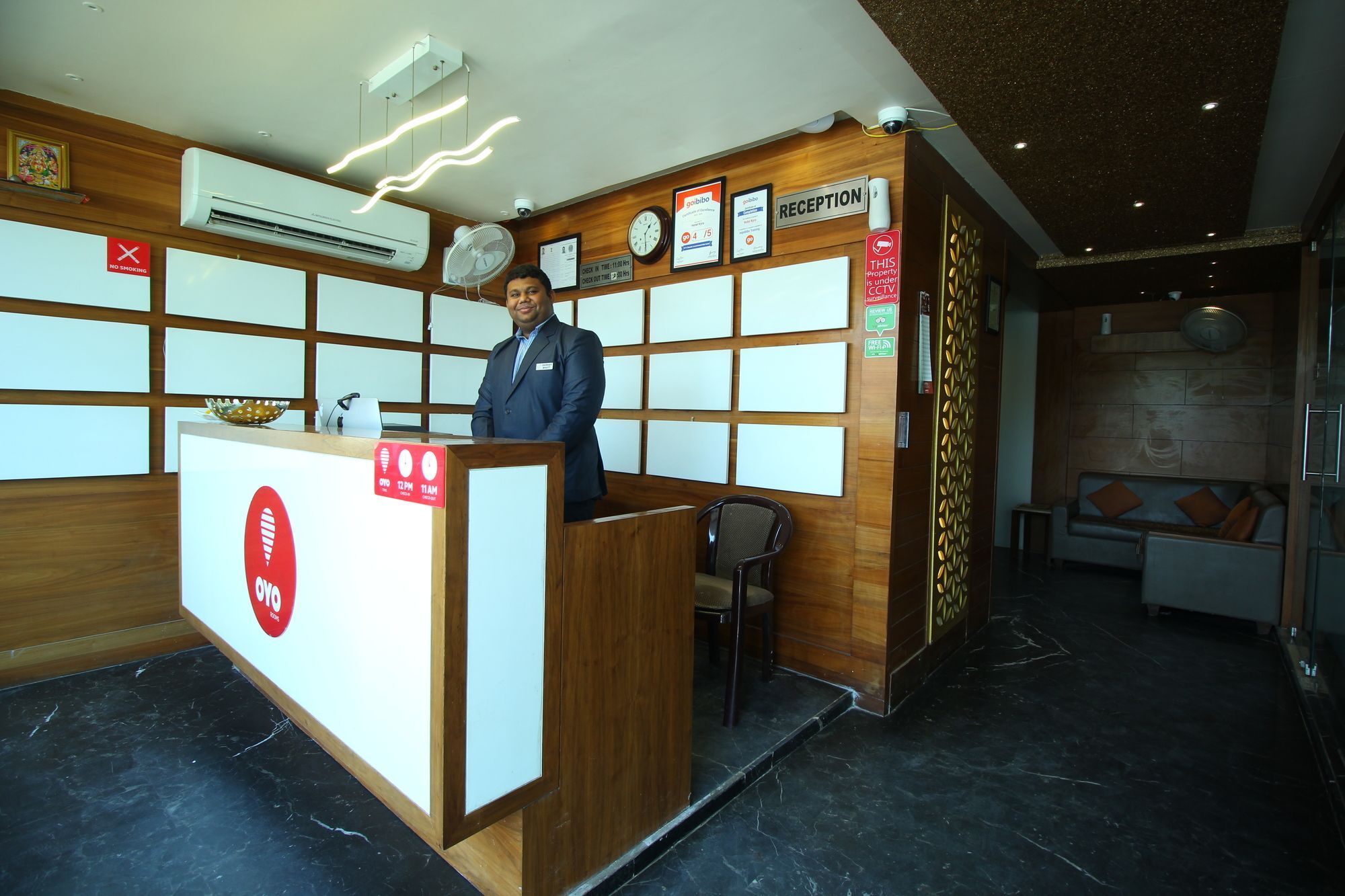 Oyo 8992 Hotel Kyra Ахмедабад Екстериор снимка