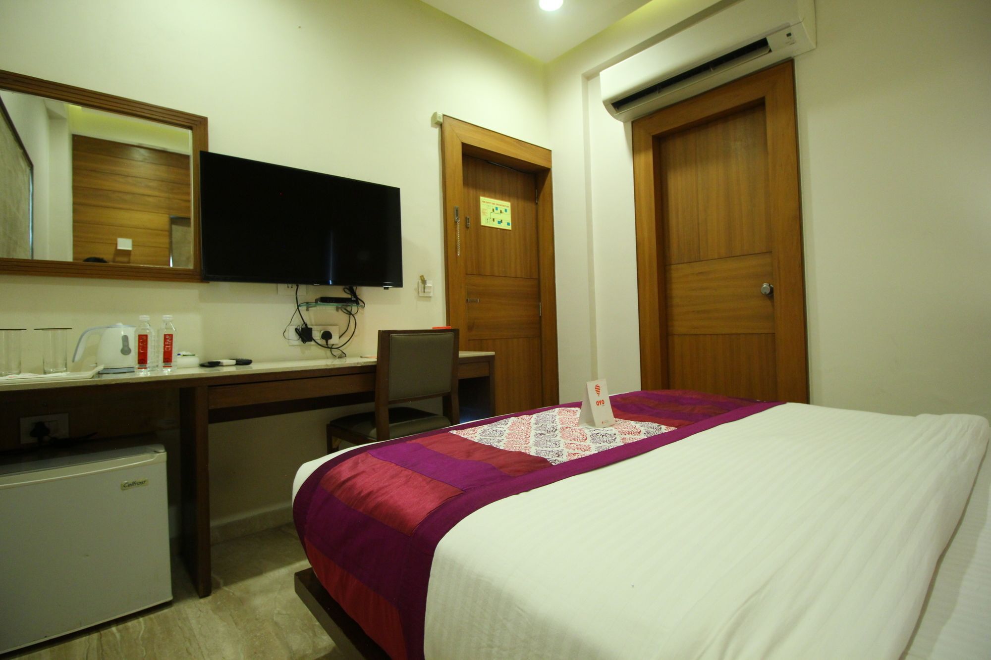 Oyo 8992 Hotel Kyra Ахмедабад Екстериор снимка