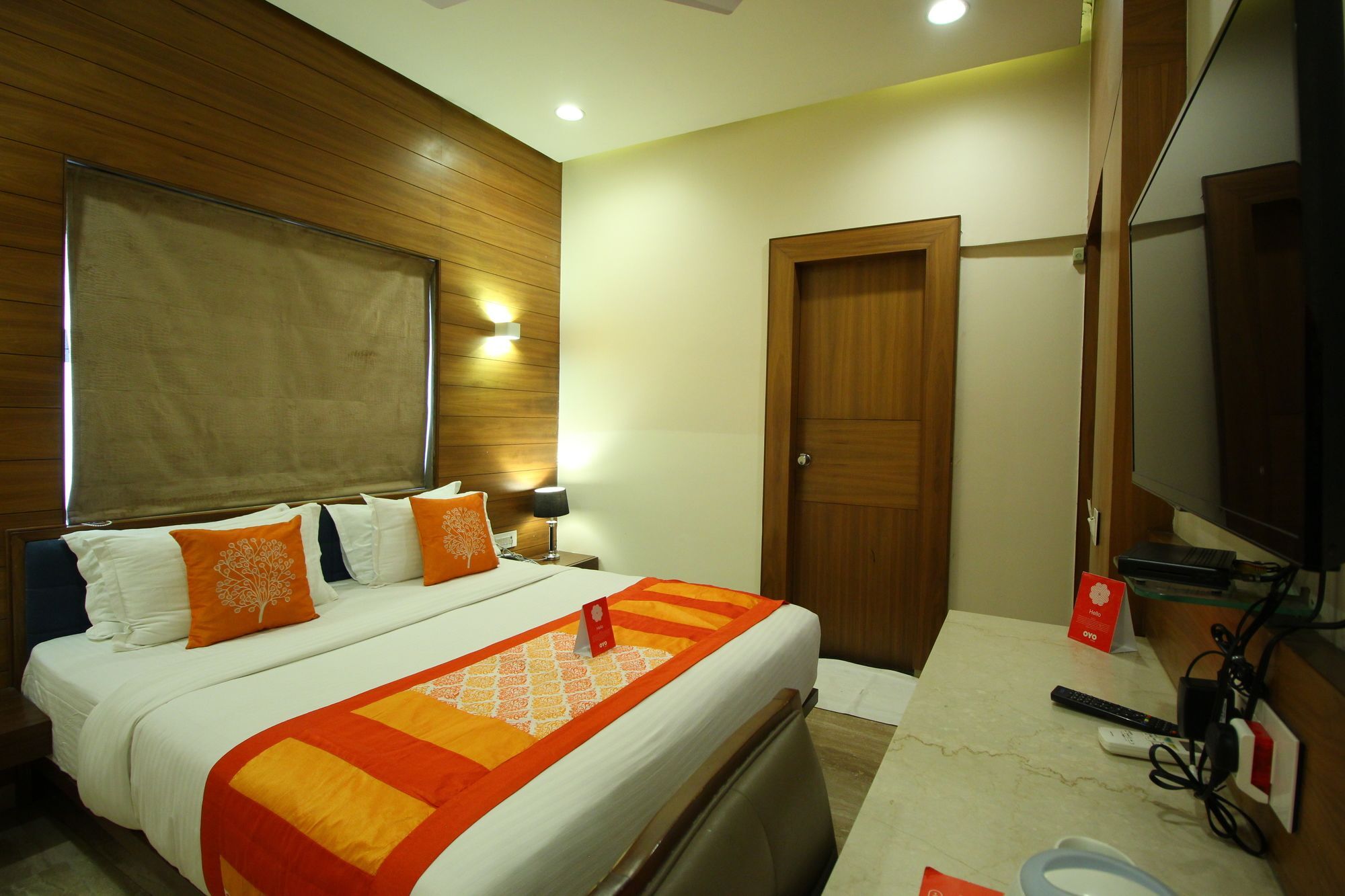 Oyo 8992 Hotel Kyra Ахмедабад Екстериор снимка