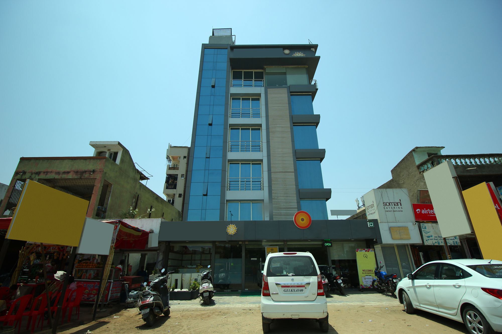 Oyo 8992 Hotel Kyra Ахмедабад Екстериор снимка