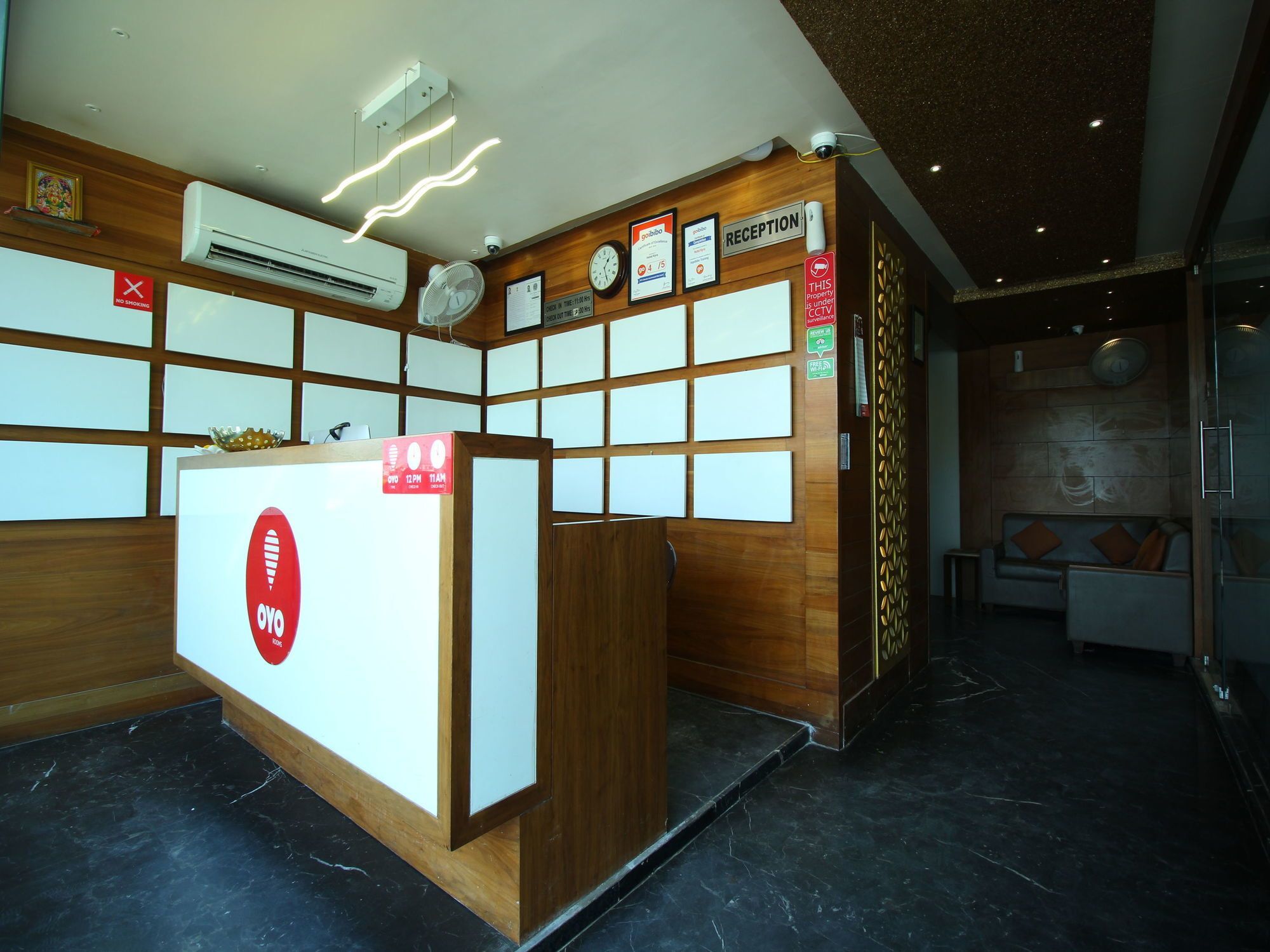 Oyo 8992 Hotel Kyra Ахмедабад Екстериор снимка