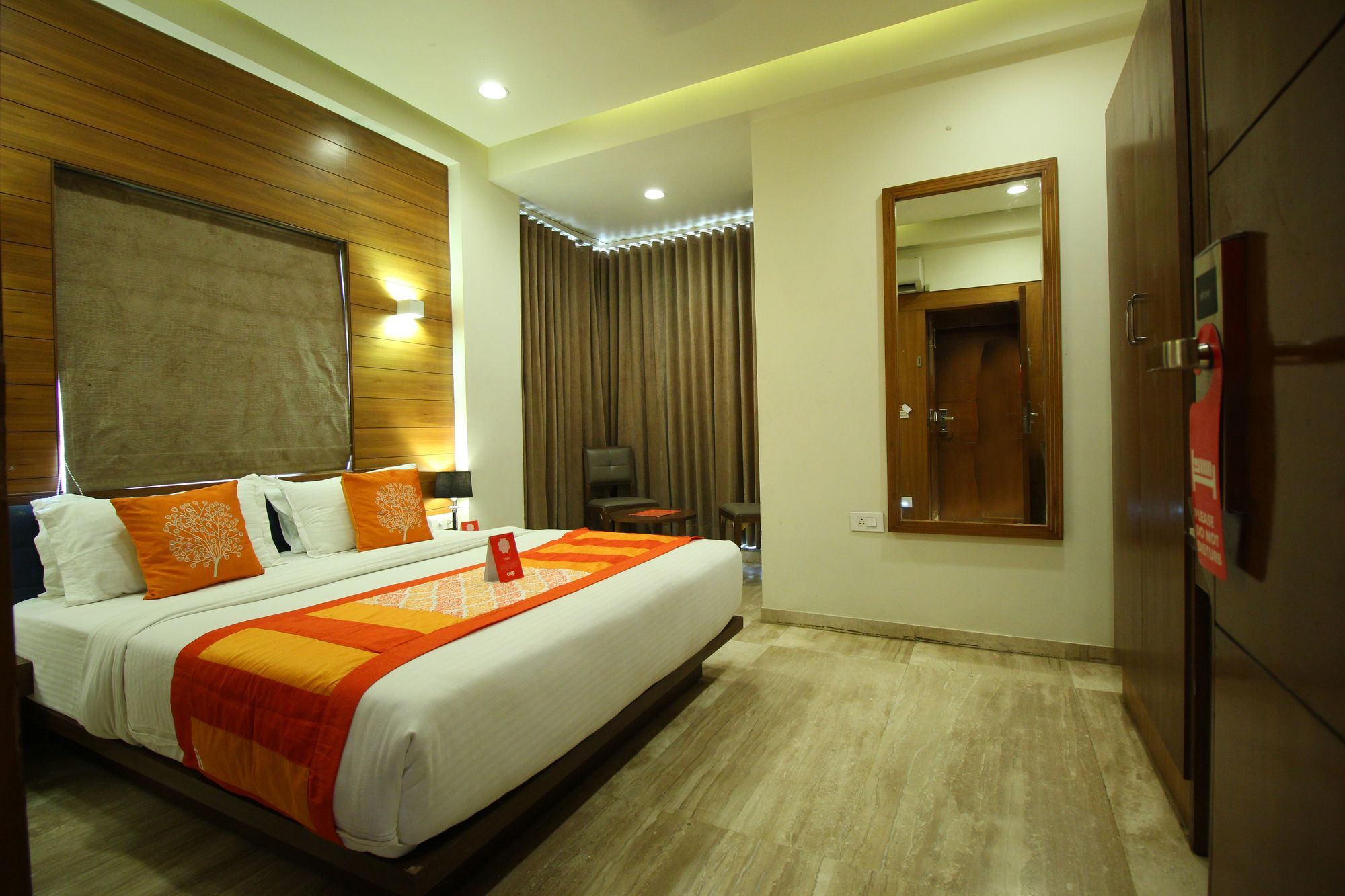 Oyo 8992 Hotel Kyra Ахмедабад Екстериор снимка