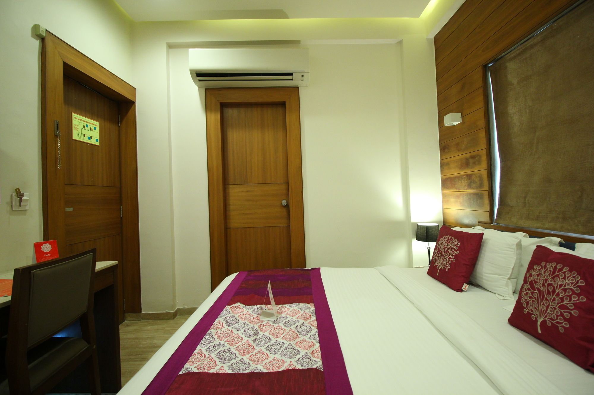 Oyo 8992 Hotel Kyra Ахмедабад Екстериор снимка