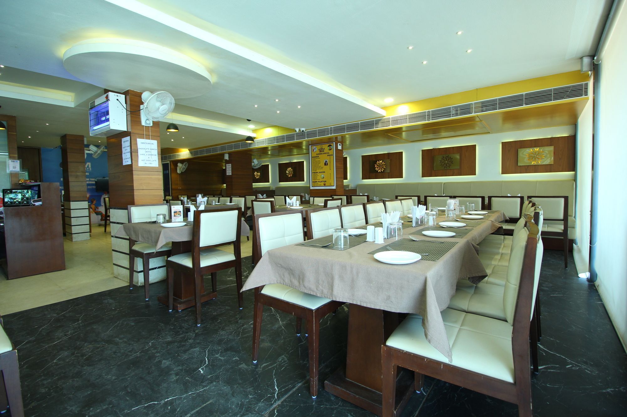 Oyo 8992 Hotel Kyra Ахмедабад Екстериор снимка